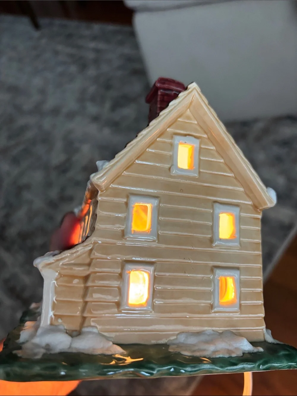 Vintage DeCor Designs Holiday Ceramic Decorative House Light/Music Box